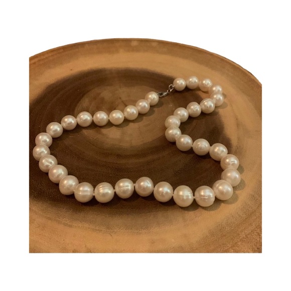 Beautiful Large White Freshwater Pearl Necklace.18”